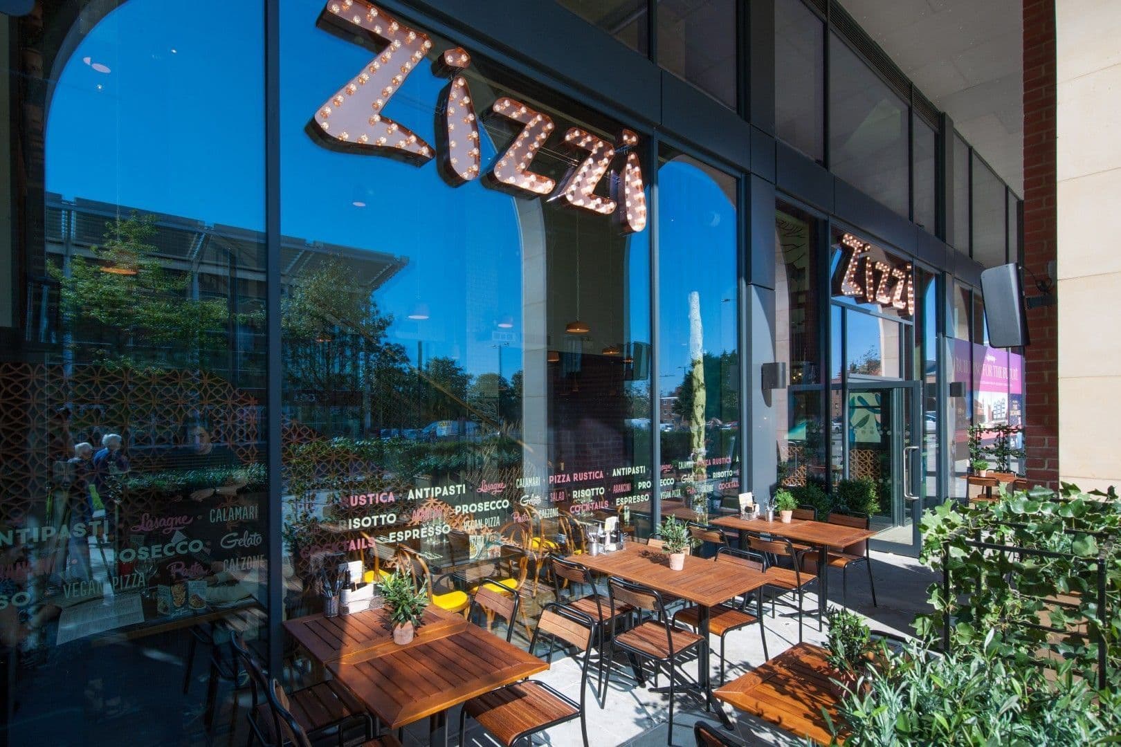 Exterior Seating area Zizzi Aylesbury