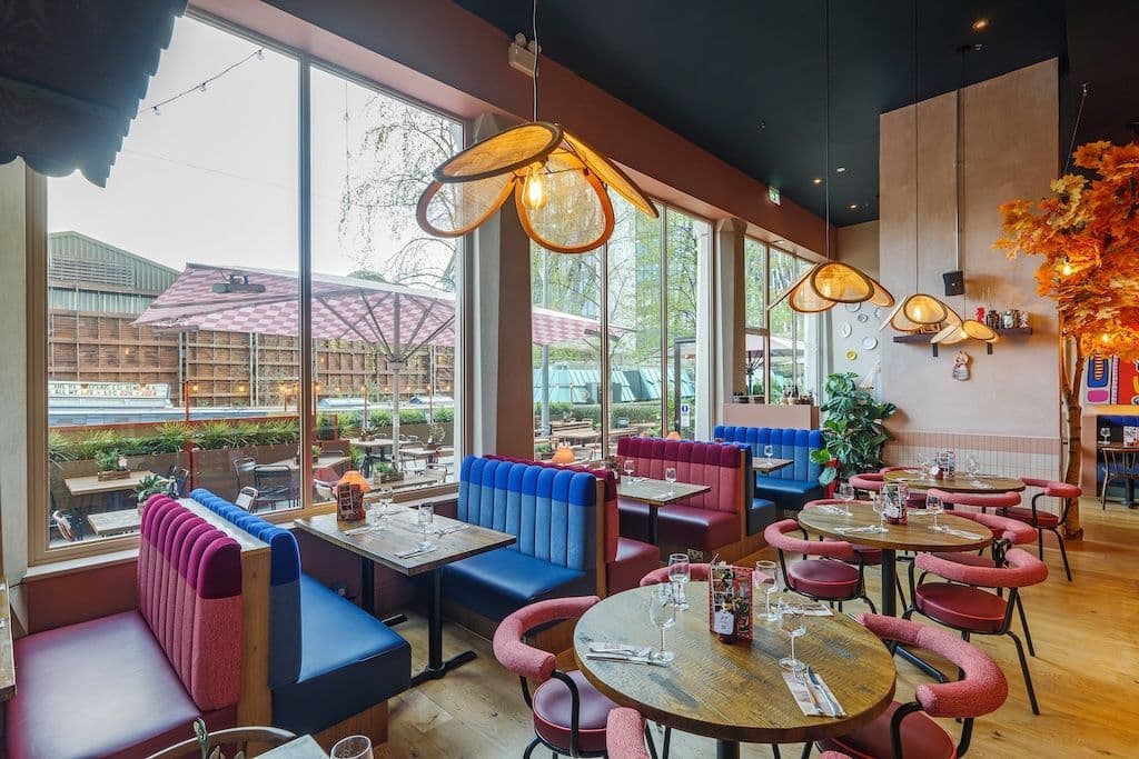 Zizzi Paddington indoor seating