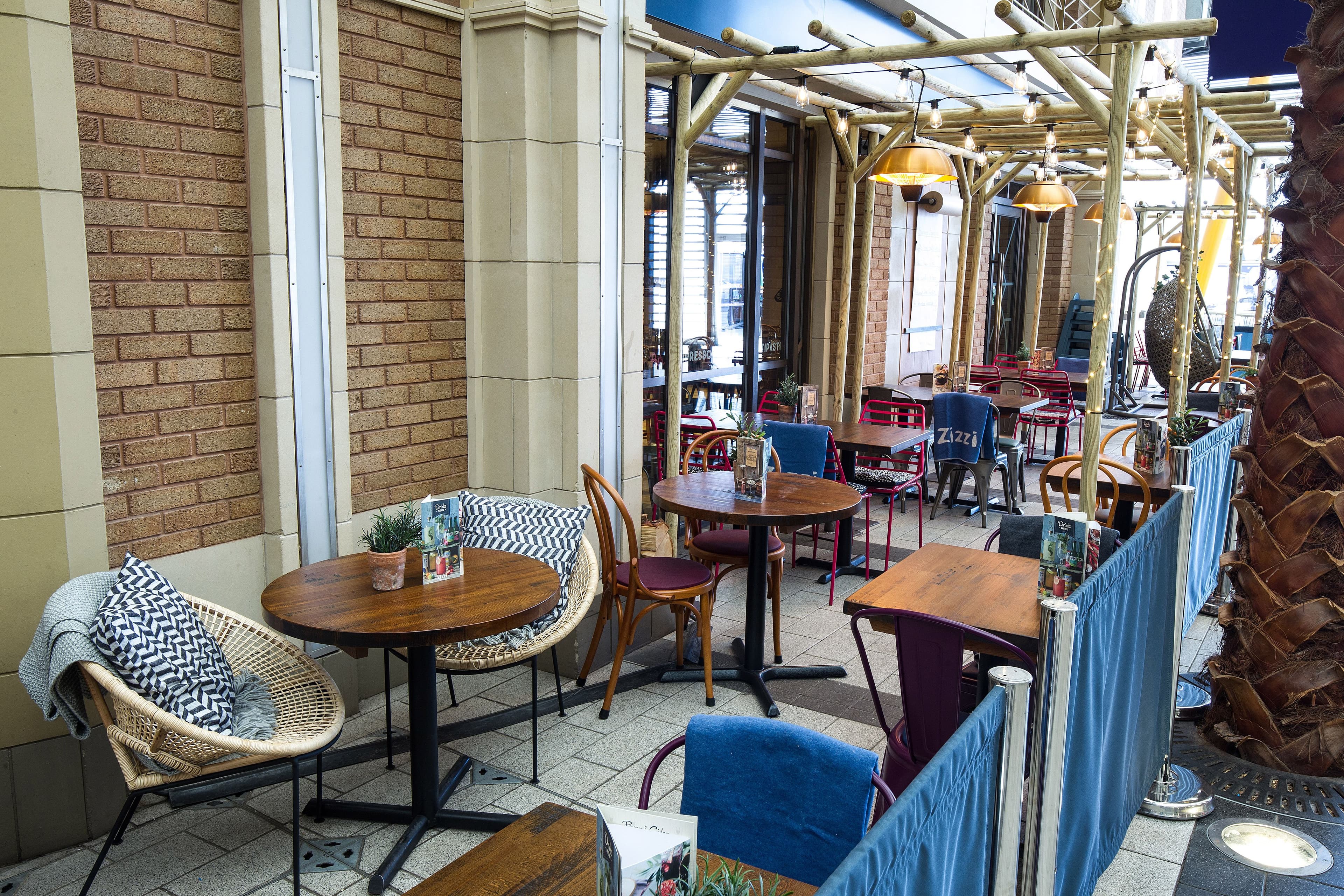 Zizzi The O2 outside seating