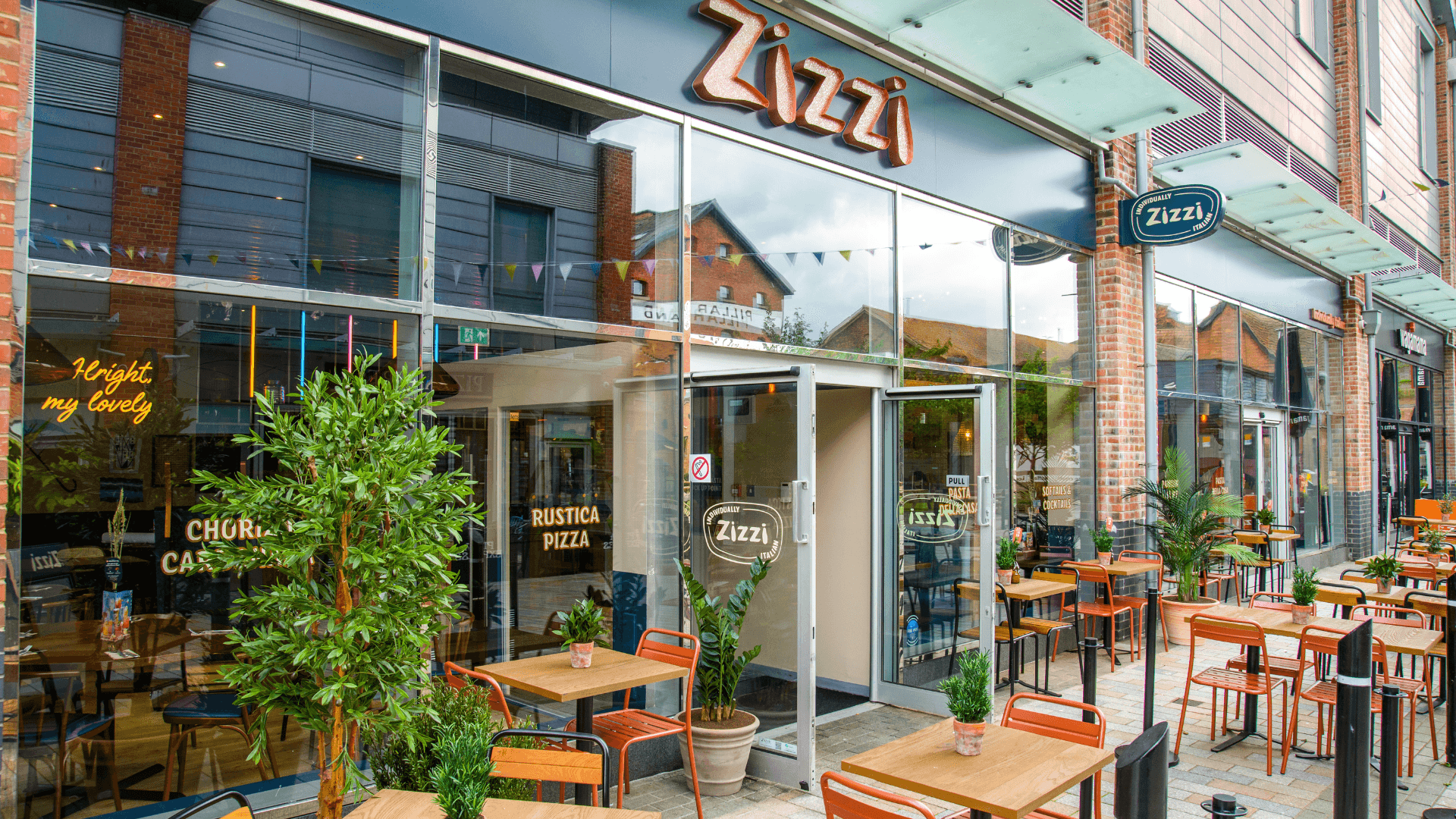 Zizzi Gloucester Quays - Outside Seating