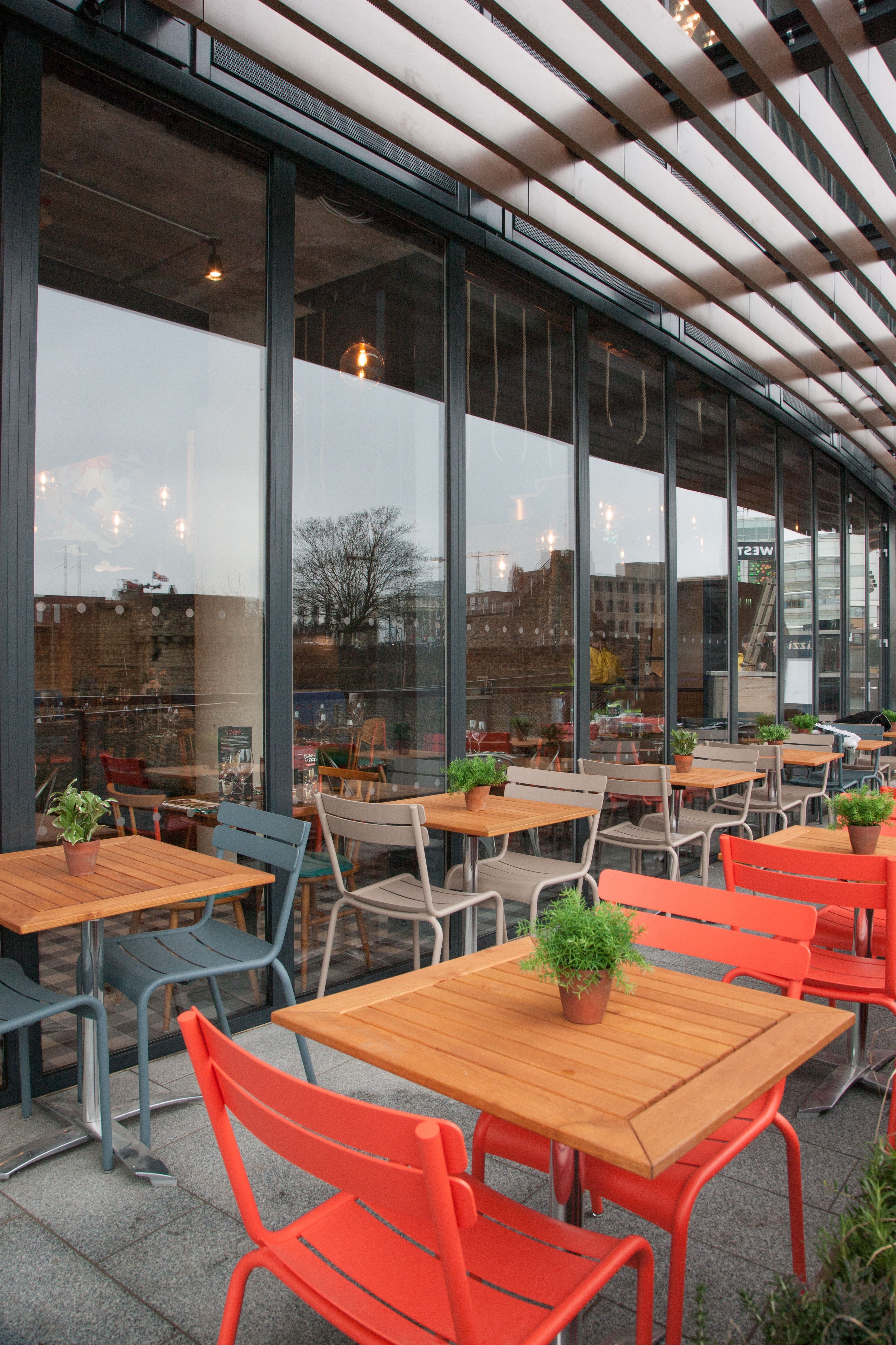 Outside seating at Zizzi Southampton