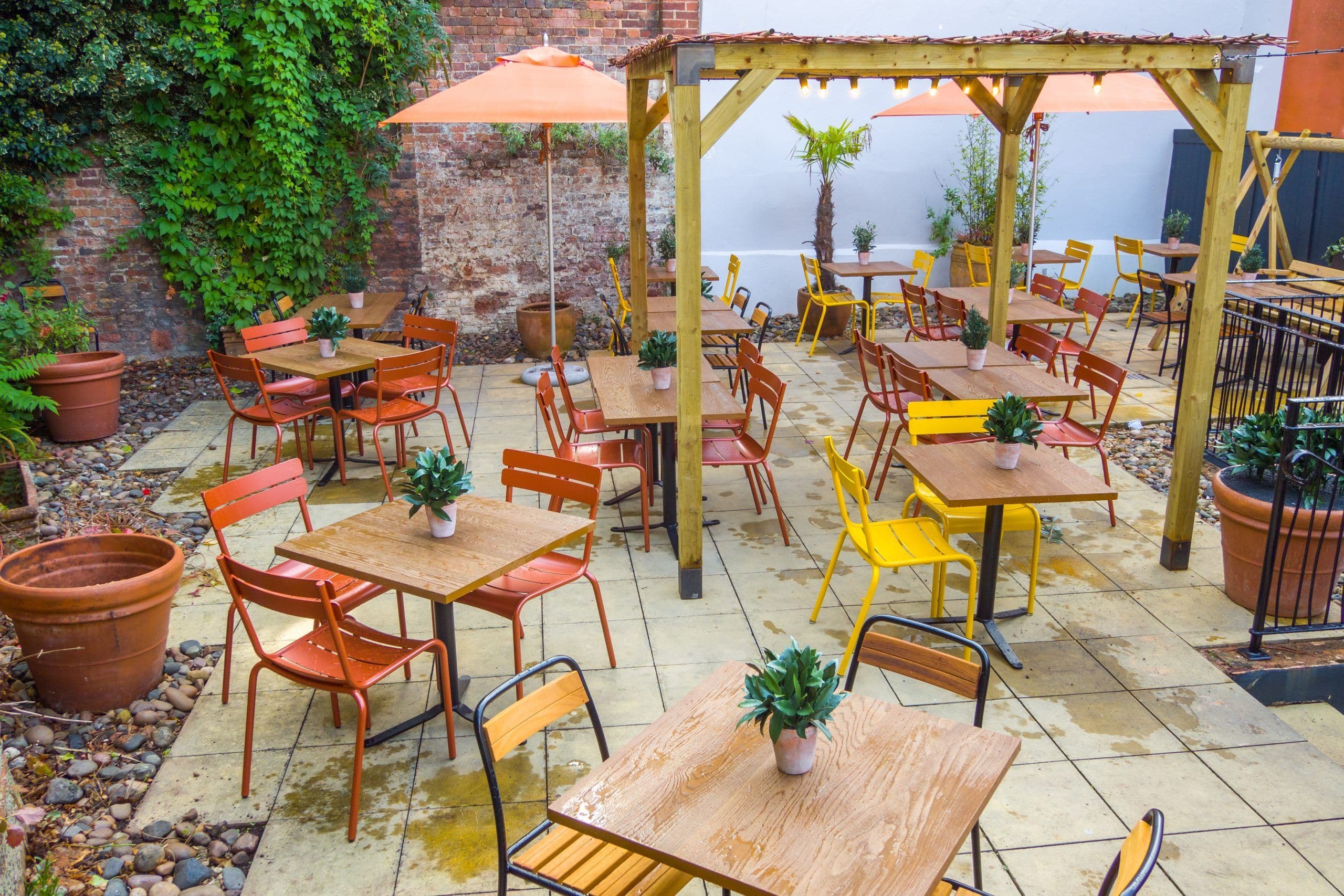 Zizzi Exeter outside seating