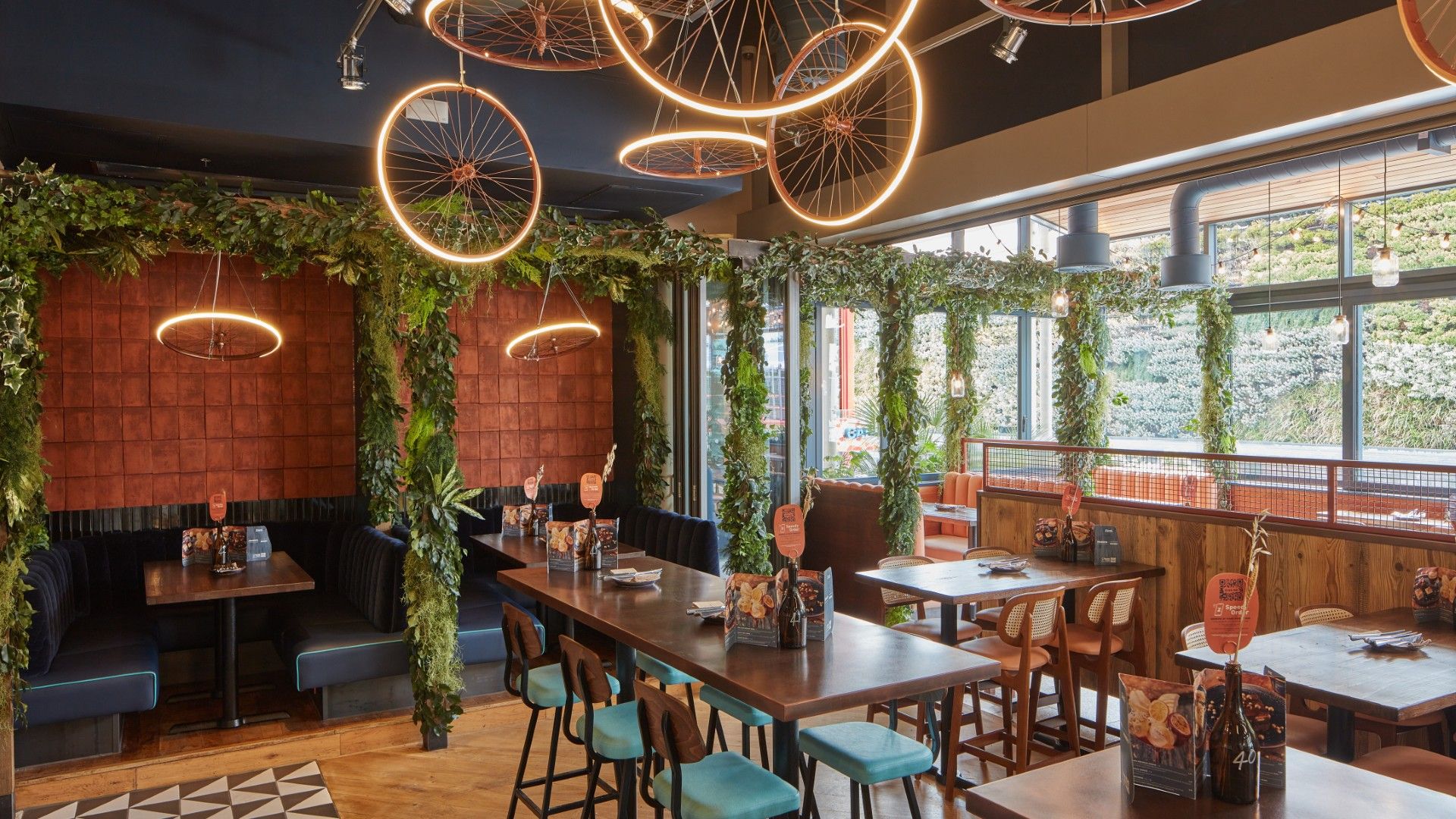 Tables and chairs Zizzi Westfield White City 