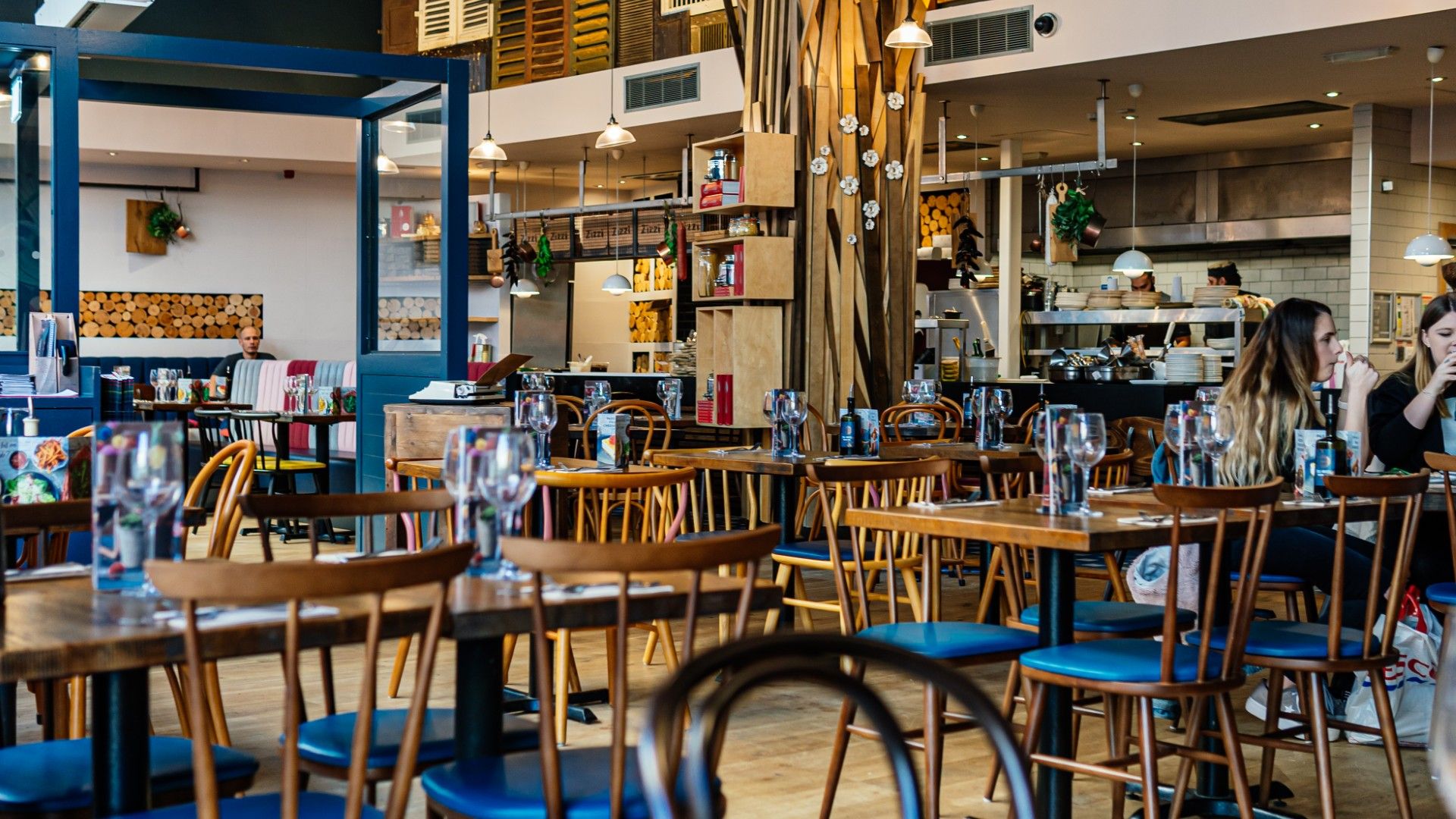Table and Chairs Zizzi Leicester Highcross 