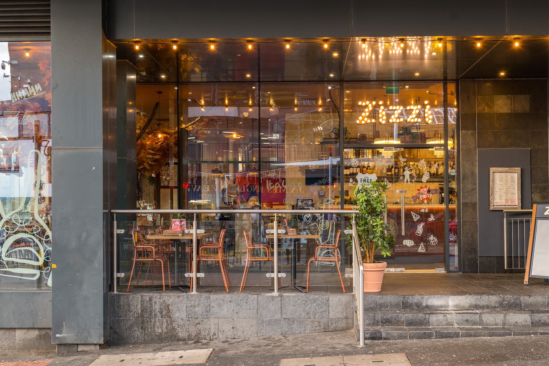 Zizzi Inverness outdoor seating 