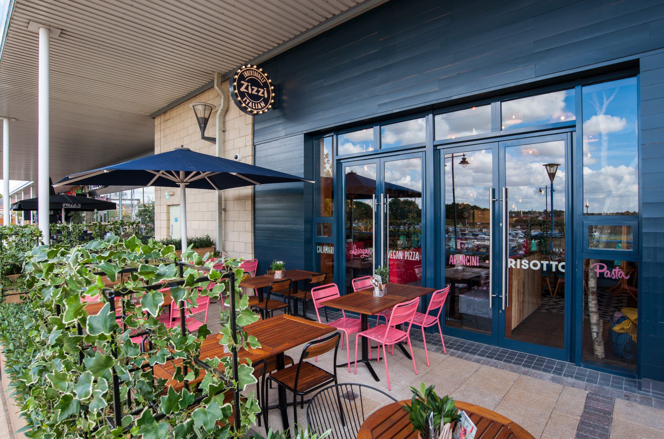 Zizzi Braintree outside seating 