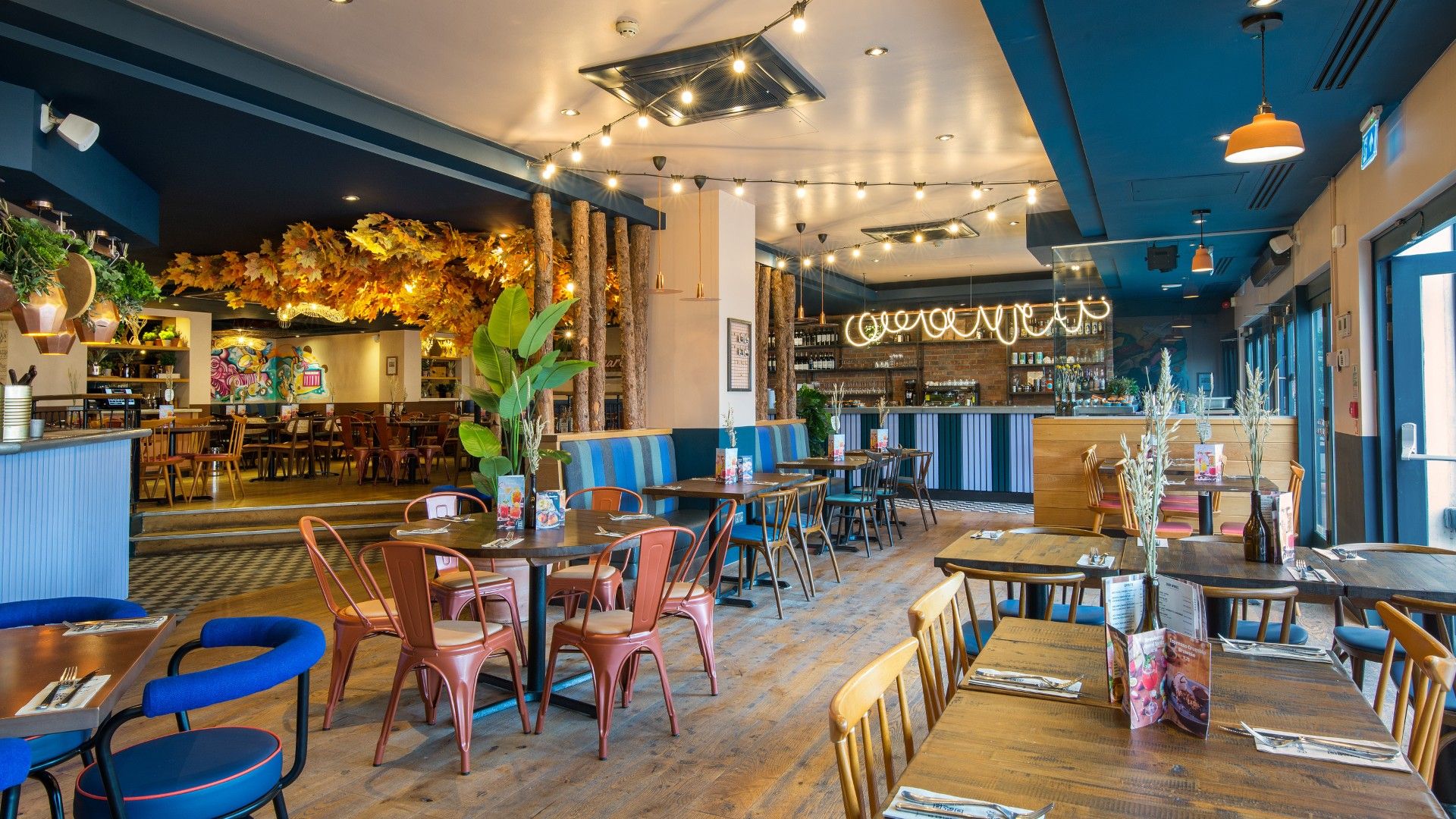 Tables and chairs Zizzi Birmingham Mailbox 