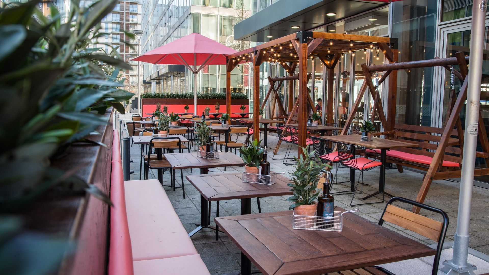 Exterior dining area Zizzi Milton Keynes The Hub 