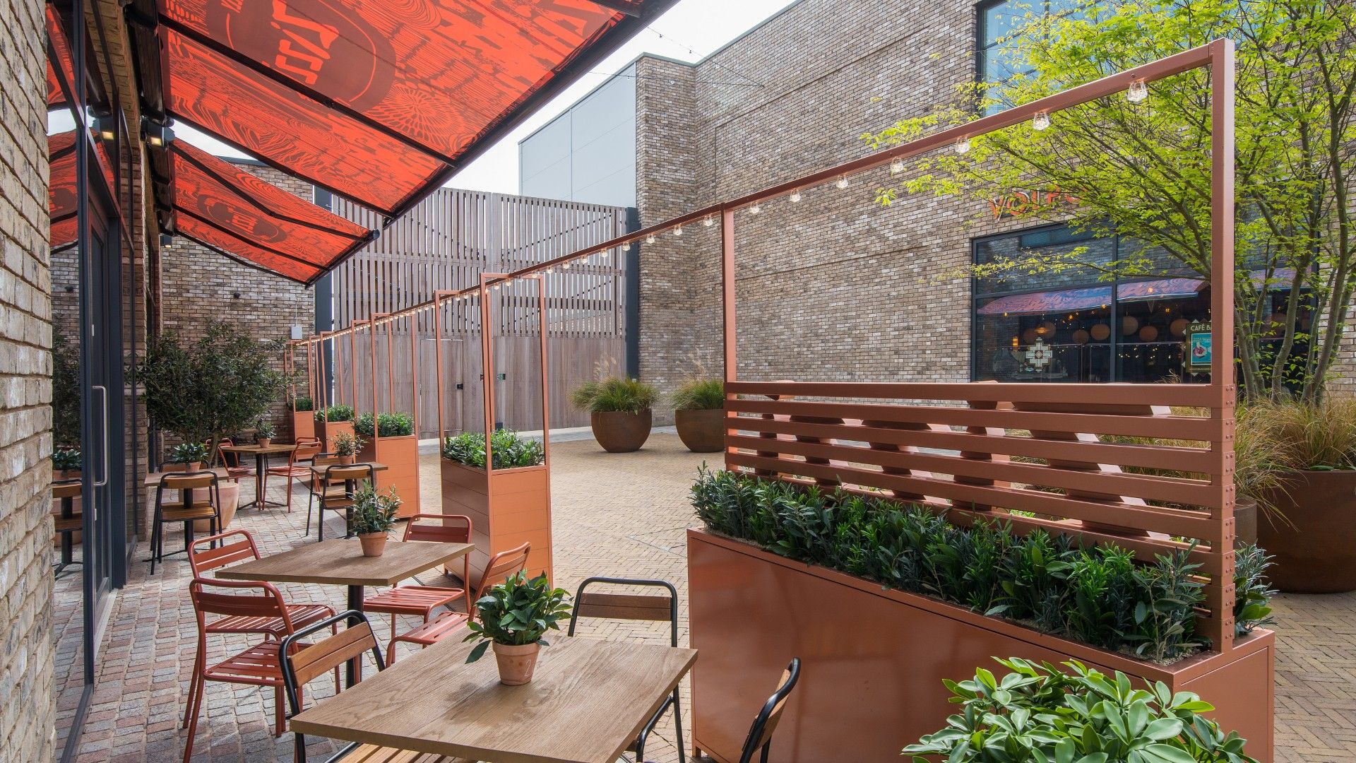 Outdoor seating in Zizzi Leicester Fosse Park 