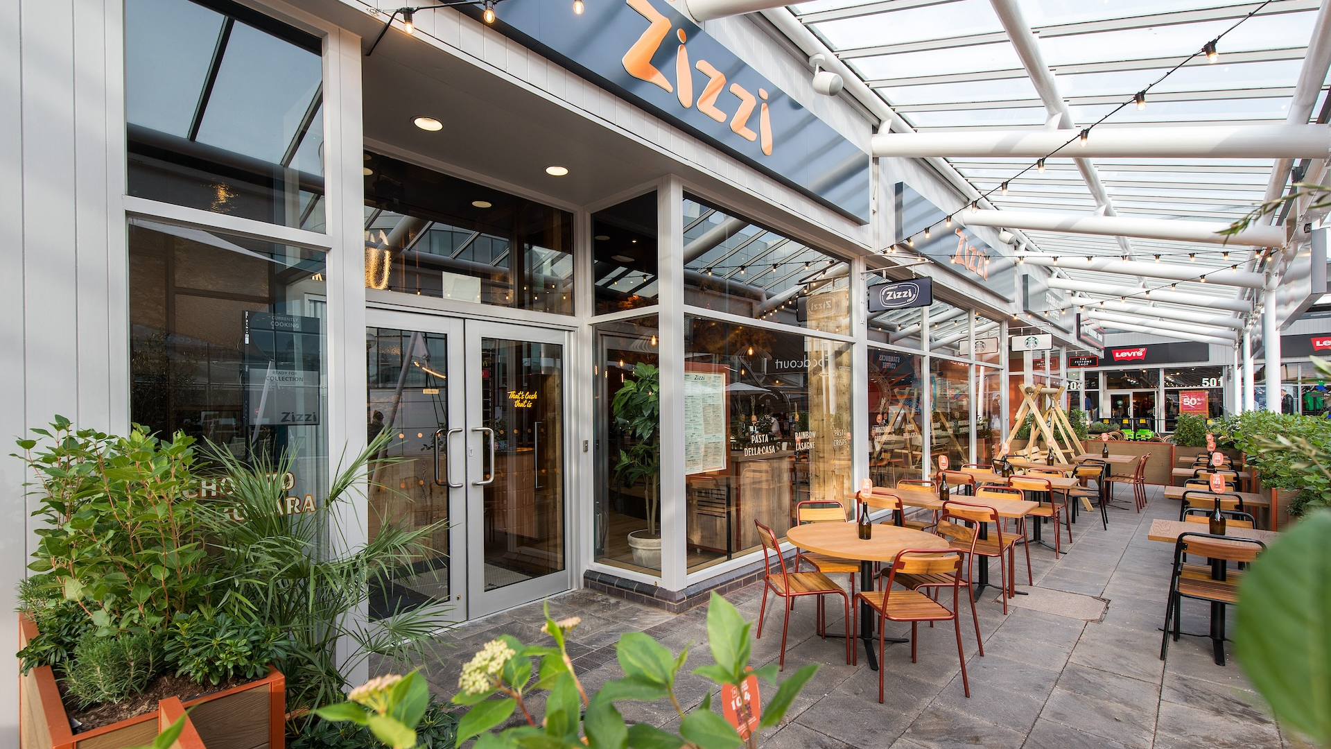 Zizzi Bridgend - Outdoor Seating 