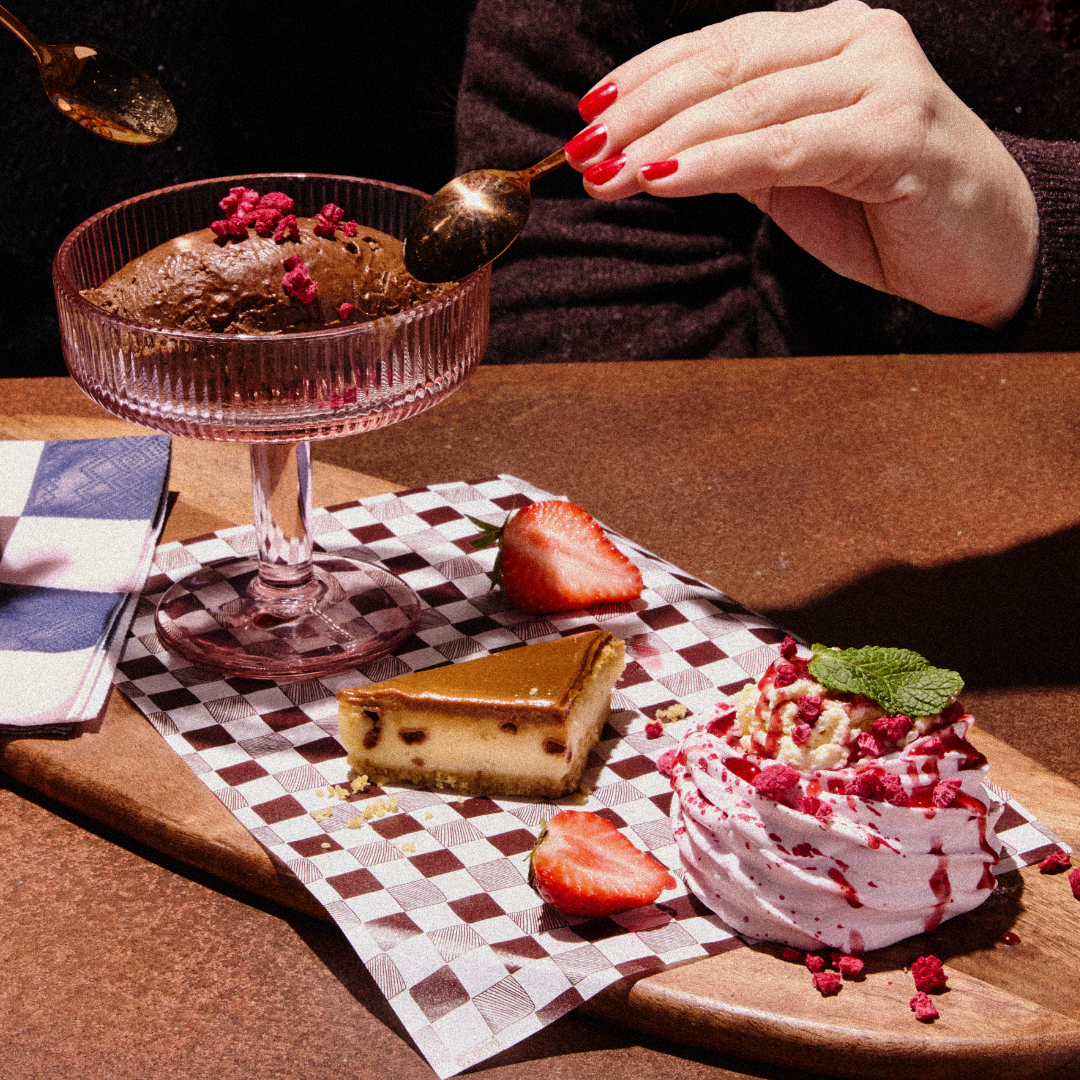 VAL26_Sharing_Dessert_IRE 