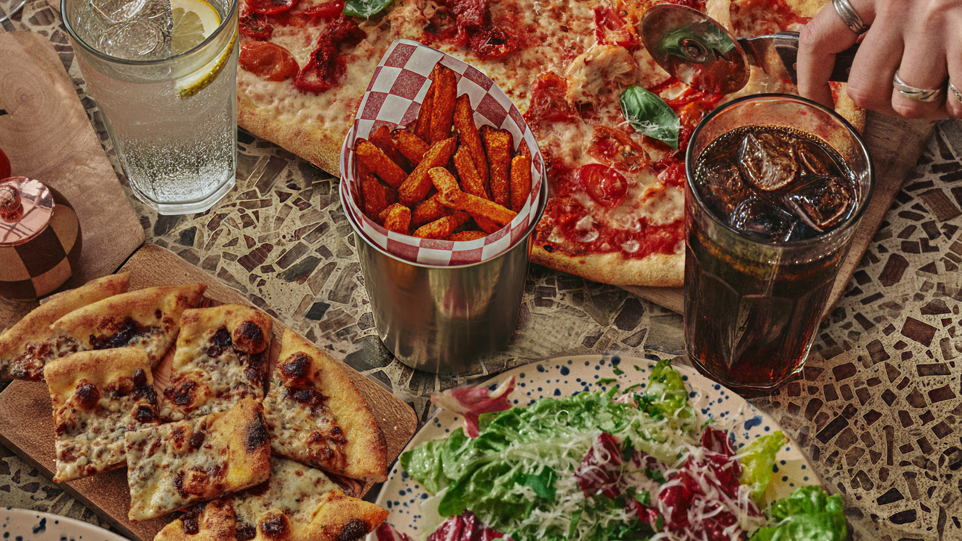 Pizza, two sides, two soft drinks for £25 